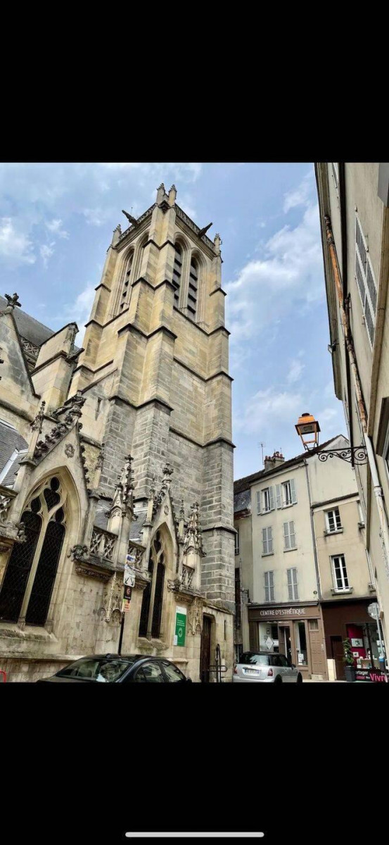 
                                                Location
                                                 Beau studio meublé 24m²