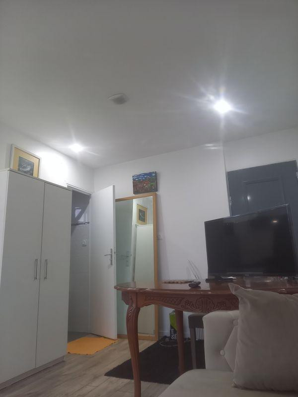 
                                                Location
                                                 Beau studio meublé 24m²