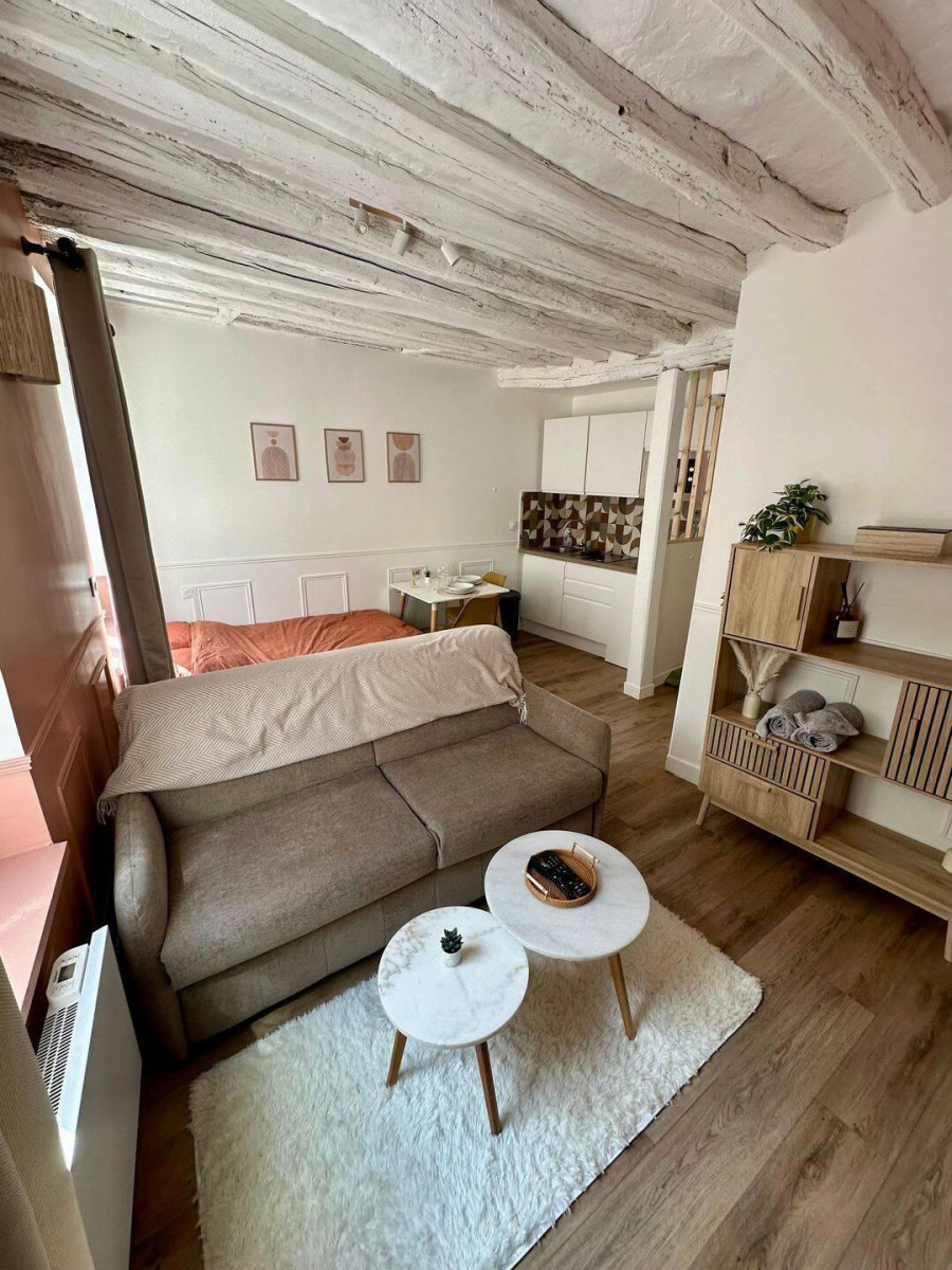 
                                                Location
                                                 Beau studio meublé 24m²