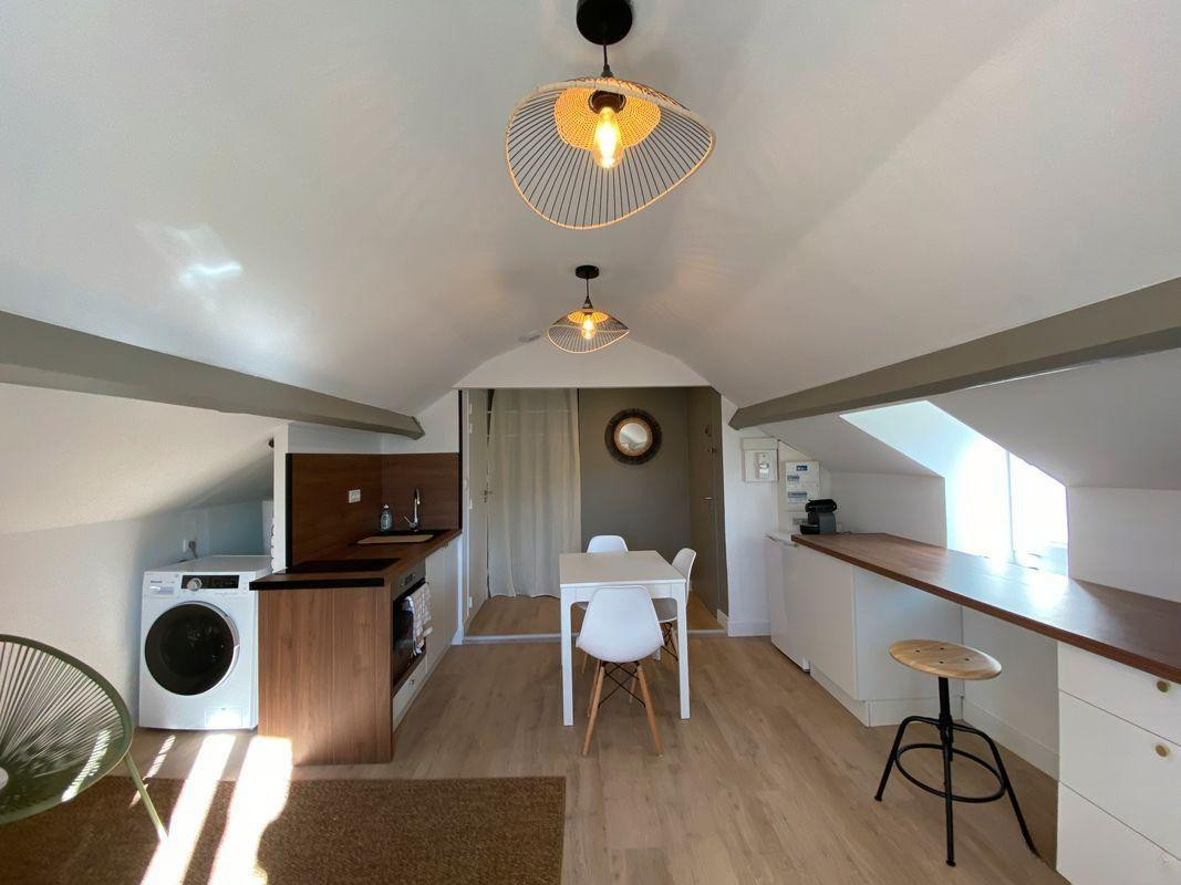 
                                                Location
                                                 Beau studio meublé 24m² au sol (17m² carrez)