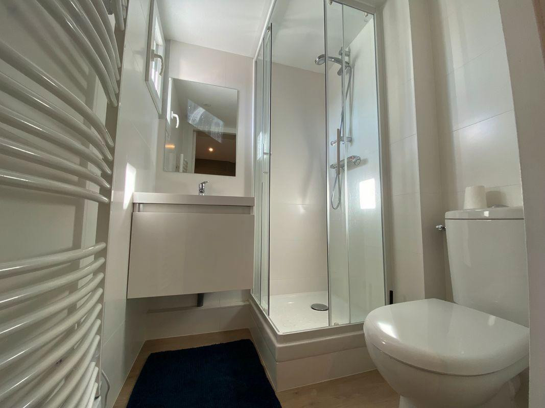 
                                                Location
                                                 Beau studio meublé 24m² au sol (17m² carrez)