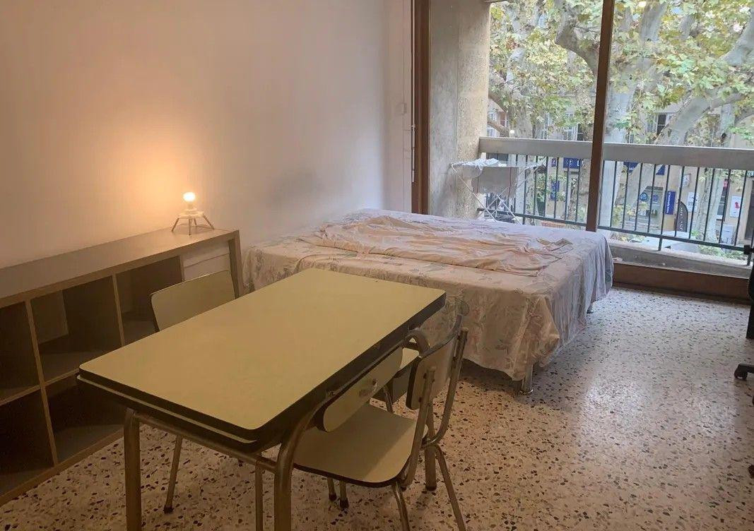 
                                                Location
                                                 Beau studio meublé 24m² avec balcon cours Sextius
