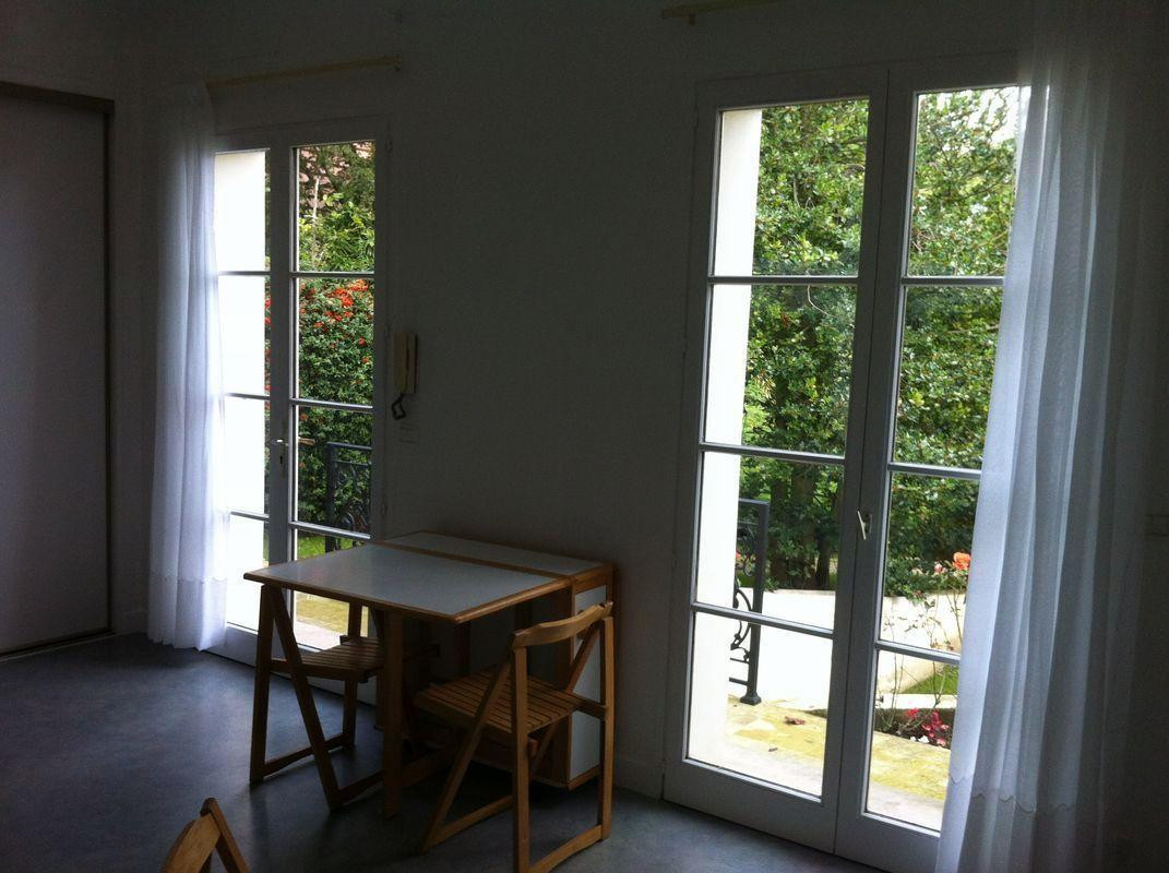 
                                                Location
                                                 Beau studio meublé 24m² avec jardin