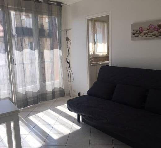 
                                                Location
                                                 Beau studio meublé 24m² dans quartier recherché