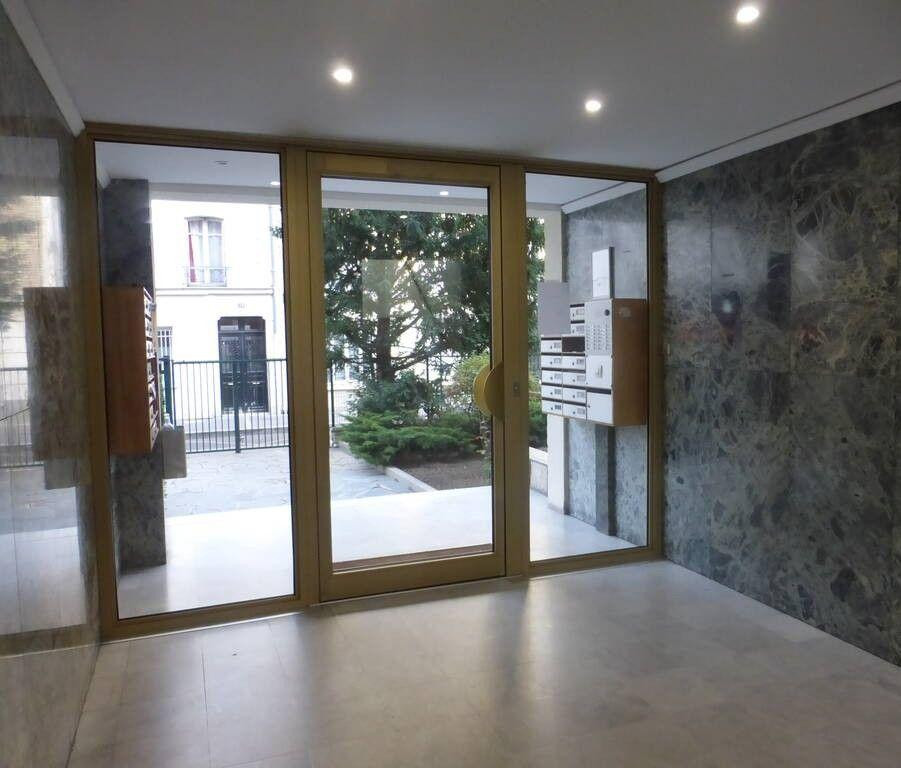 
                                                Location
                                                 Beau studio meublé 24m² dans quartier recherché