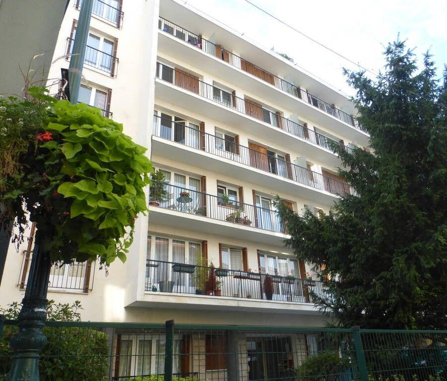 
                                                Location
                                                 Beau studio meublé 24m² dans quartier recherché