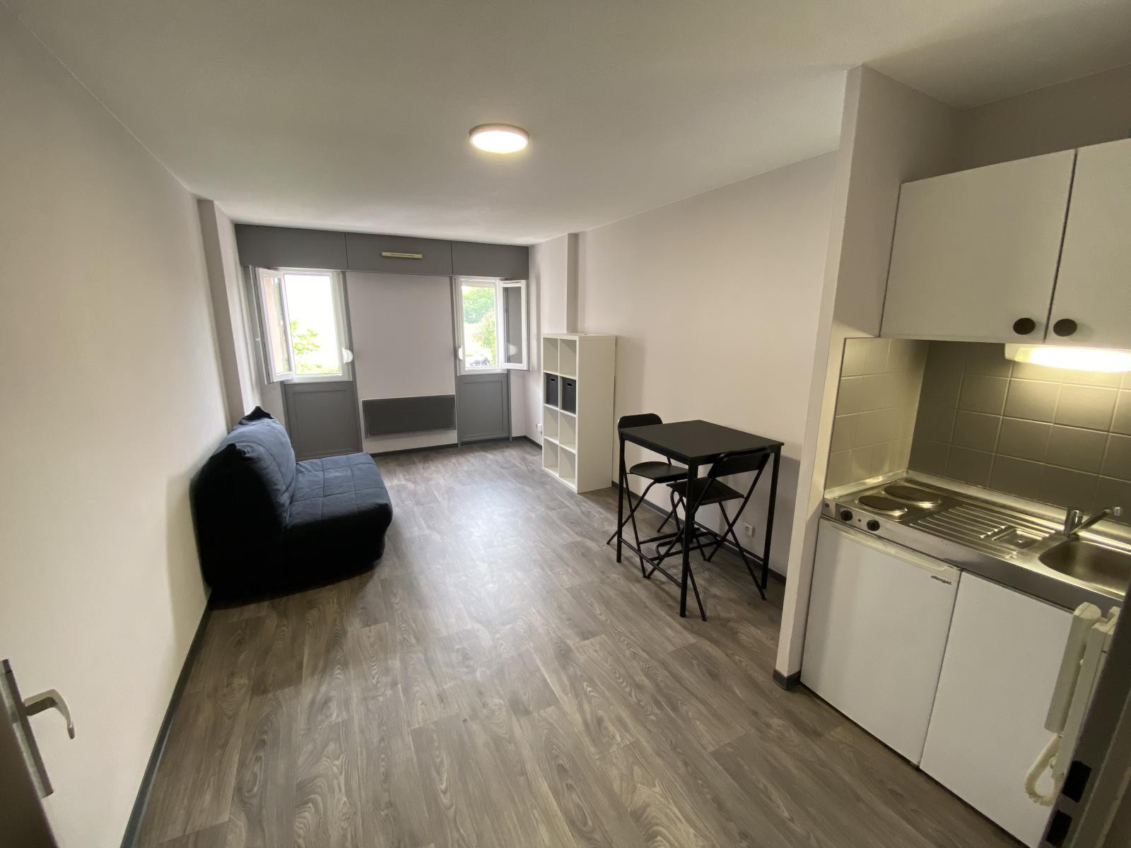 
                                                Location
                                                 Beau studio MEUBLE 24m² ENTIEREMENT REFAIT A NEUF