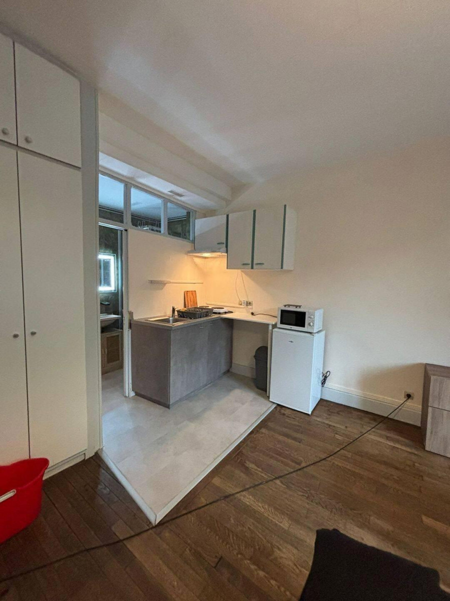 
                                                Location
                                                 Beau studio meublé 24m²  idéal étudiant