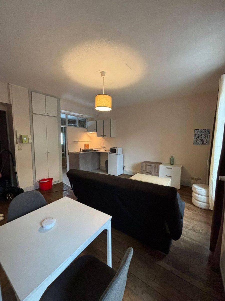 
                                                Location
                                                 Beau studio meublé 24m²  idéal étudiant