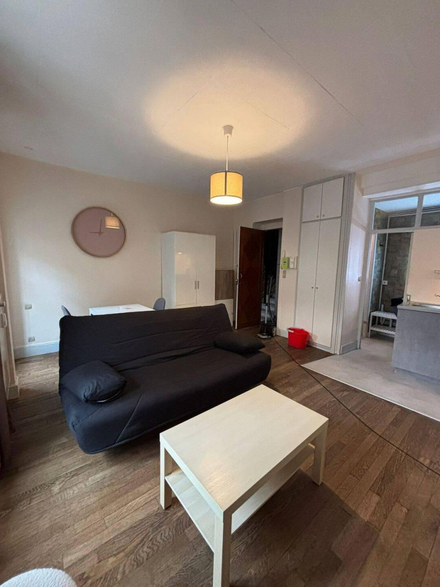 
                                                Location
                                                 Beau studio meublé 24m²  idéal étudiant