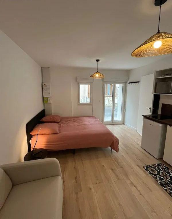 
                                                Location
                                                 Beau studio meublé 24m² neuf et lumineux