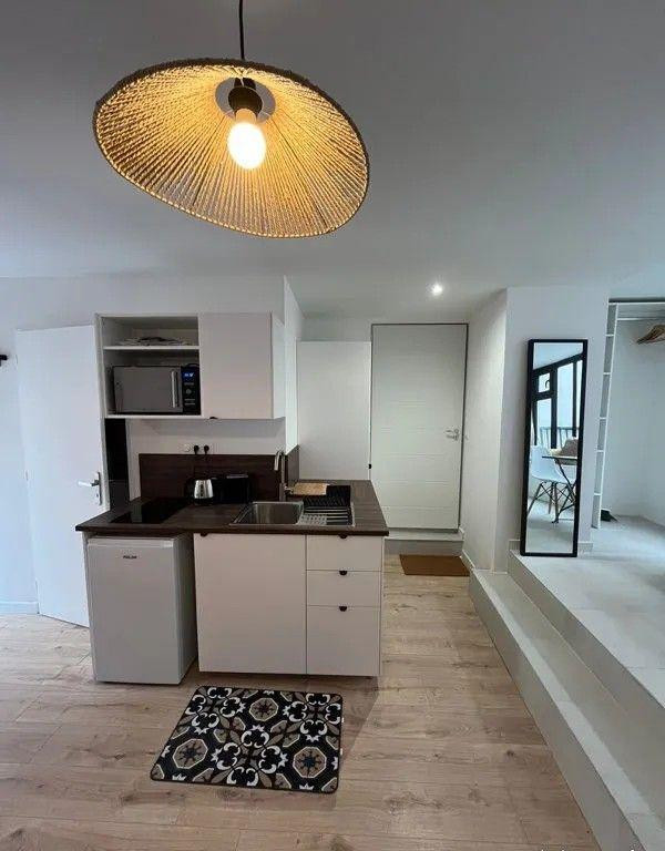 
                                                Location
                                                 Beau studio meublé 24m² neuf et lumineux