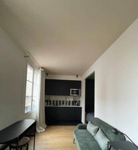 
                                                Location
                                                 Beau studio meublé 24m² refait à neuf et équipé