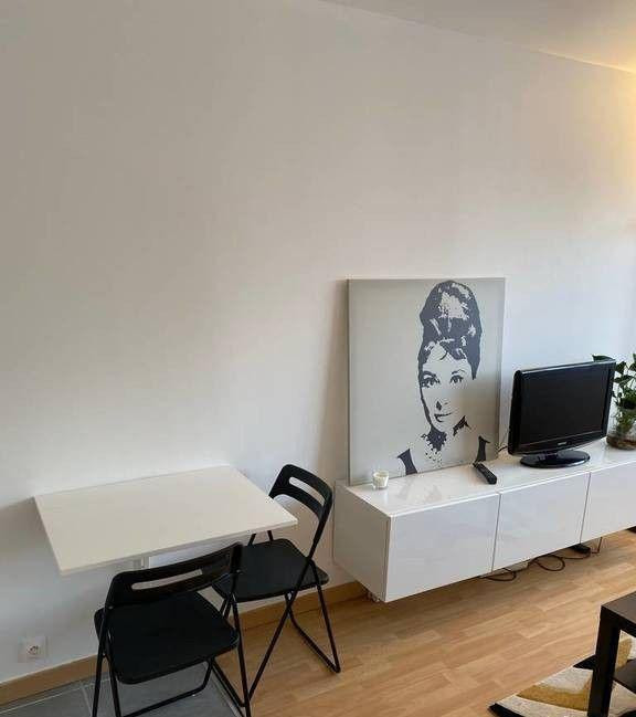 
                                                Location
                                                 Beau studio meublé 24m² refait à neuf La Défense
