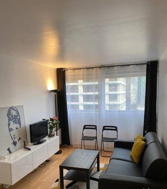
                                                Location
                                                 Beau studio meublé 24m² refait à neuf La Défense