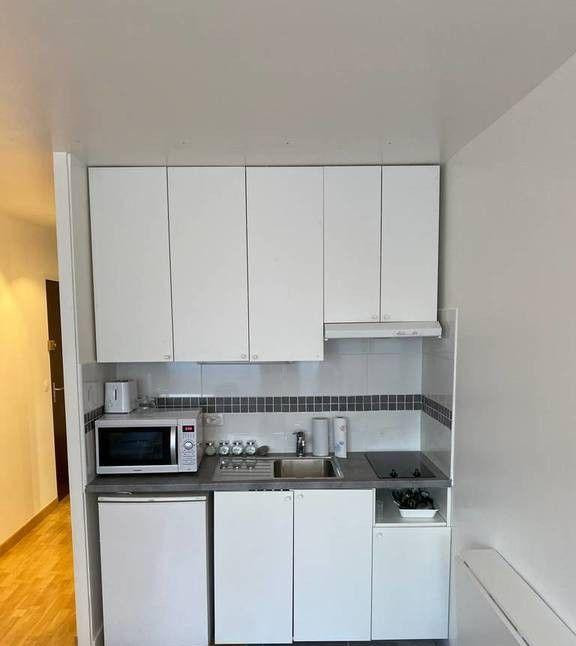 
                                                Location
                                                 Beau studio meublé 24m² refait à neuf La Défense