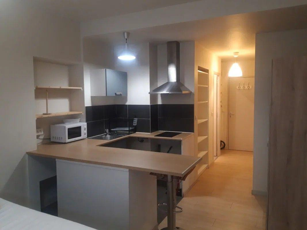 
                                                Location
                                                 Beau studio meublé 24m² rue Désiré Claude