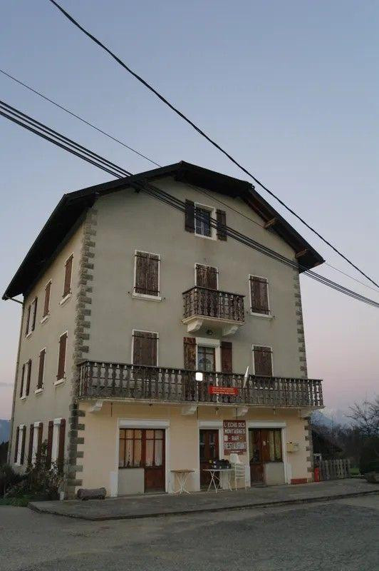 
                                                Location
                                                 Beau studio meublé 25m²