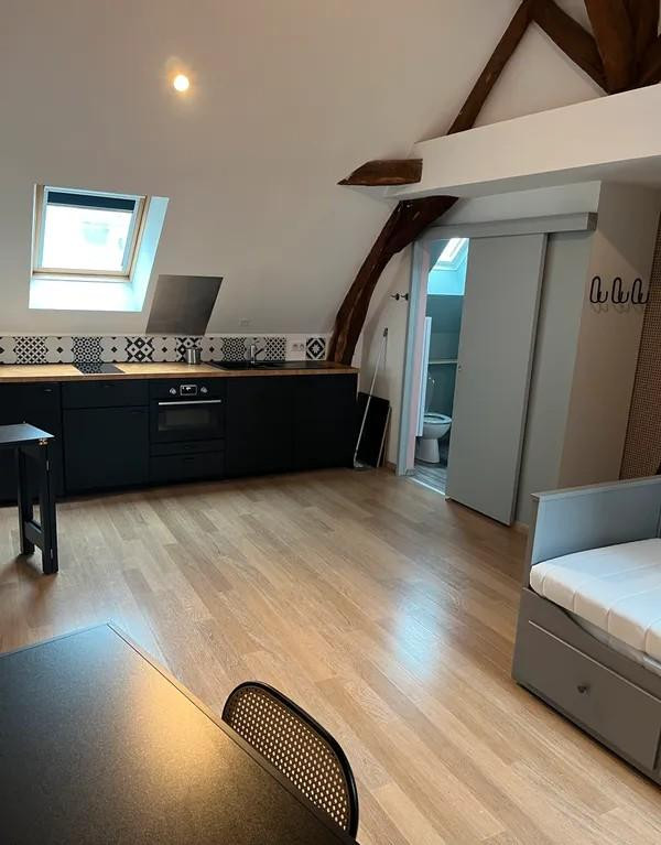 
                                                Location
                                                 Beau studio meublé 25m²