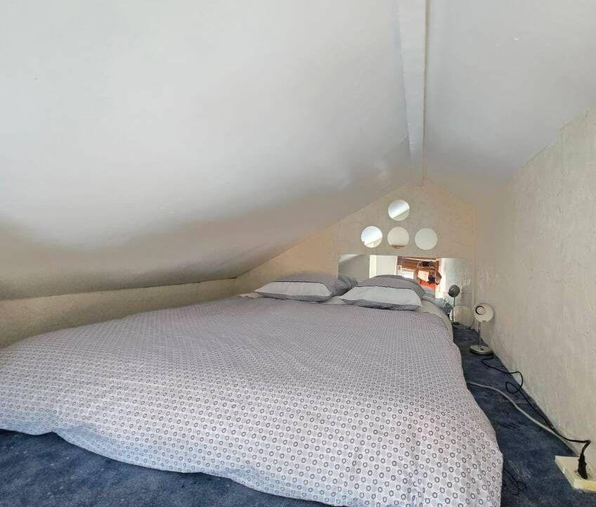 
                                                Location
                                                 Beau studio meublé 25m²