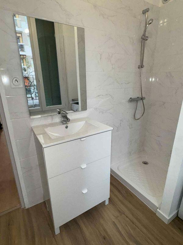 
                                                Location
                                                 Beau studio meublé 25m² au cœur du 8ᵉ