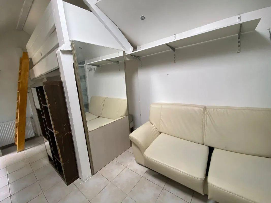 
                                                Location
                                                 Beau studio meublé 25m² chez l'habitant