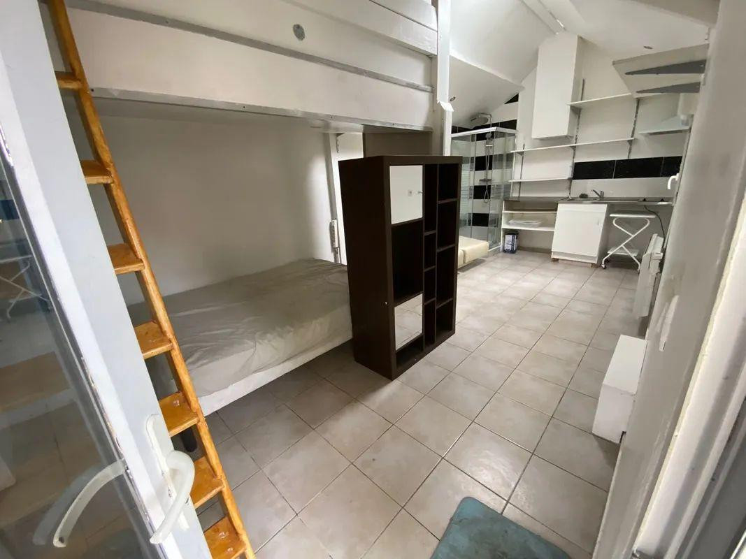 
                                                Location
                                                 Beau studio meublé 25m² chez l'habitant