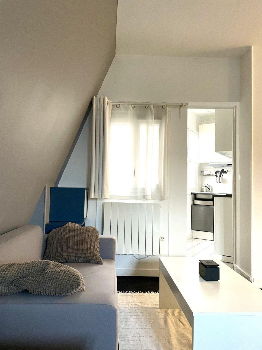 
                                                Location
                                                 Beau studio meublé 25m² en parfait état