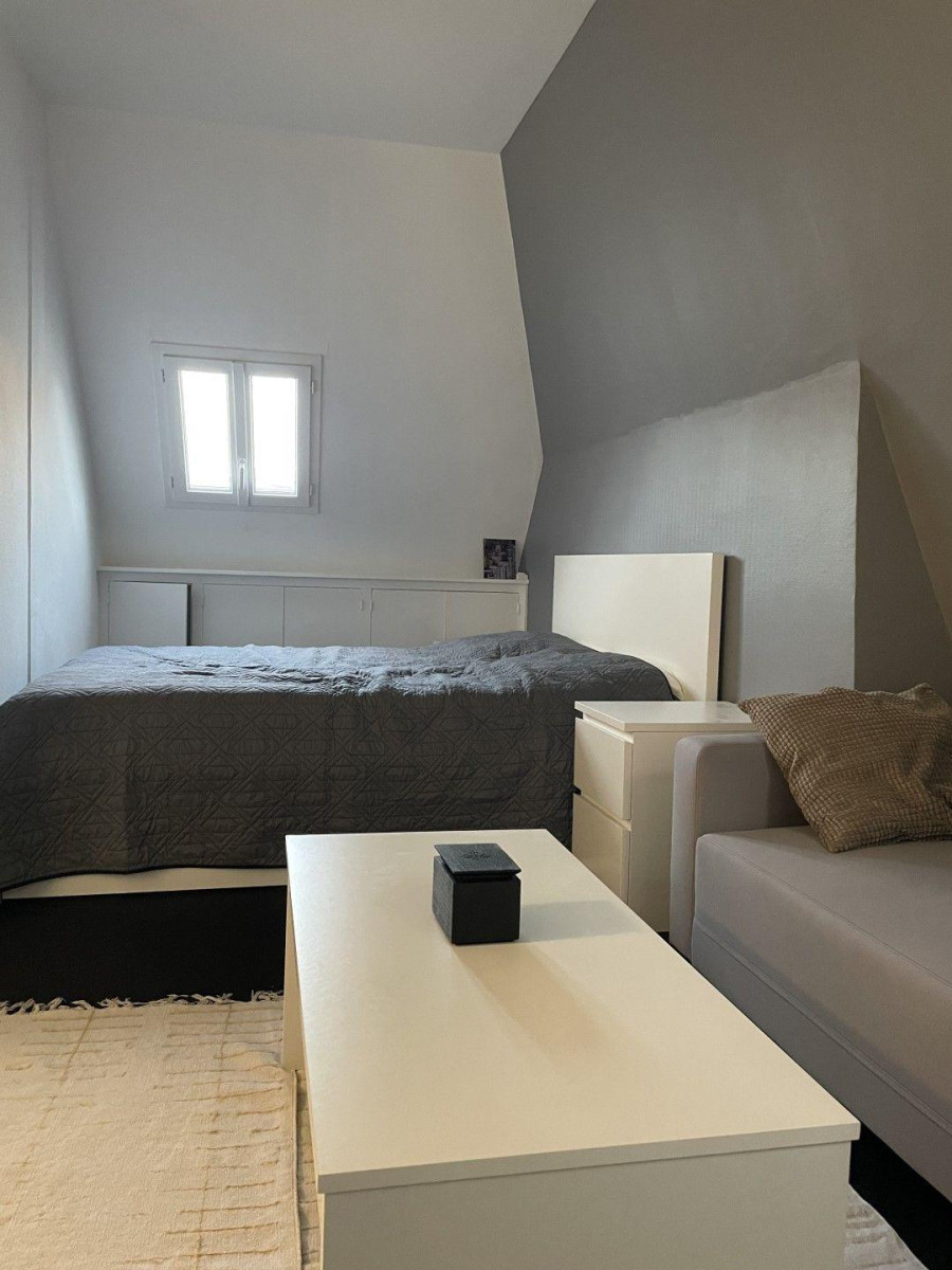 
                                                Location
                                                 Beau studio meublé 25m² en parfait état