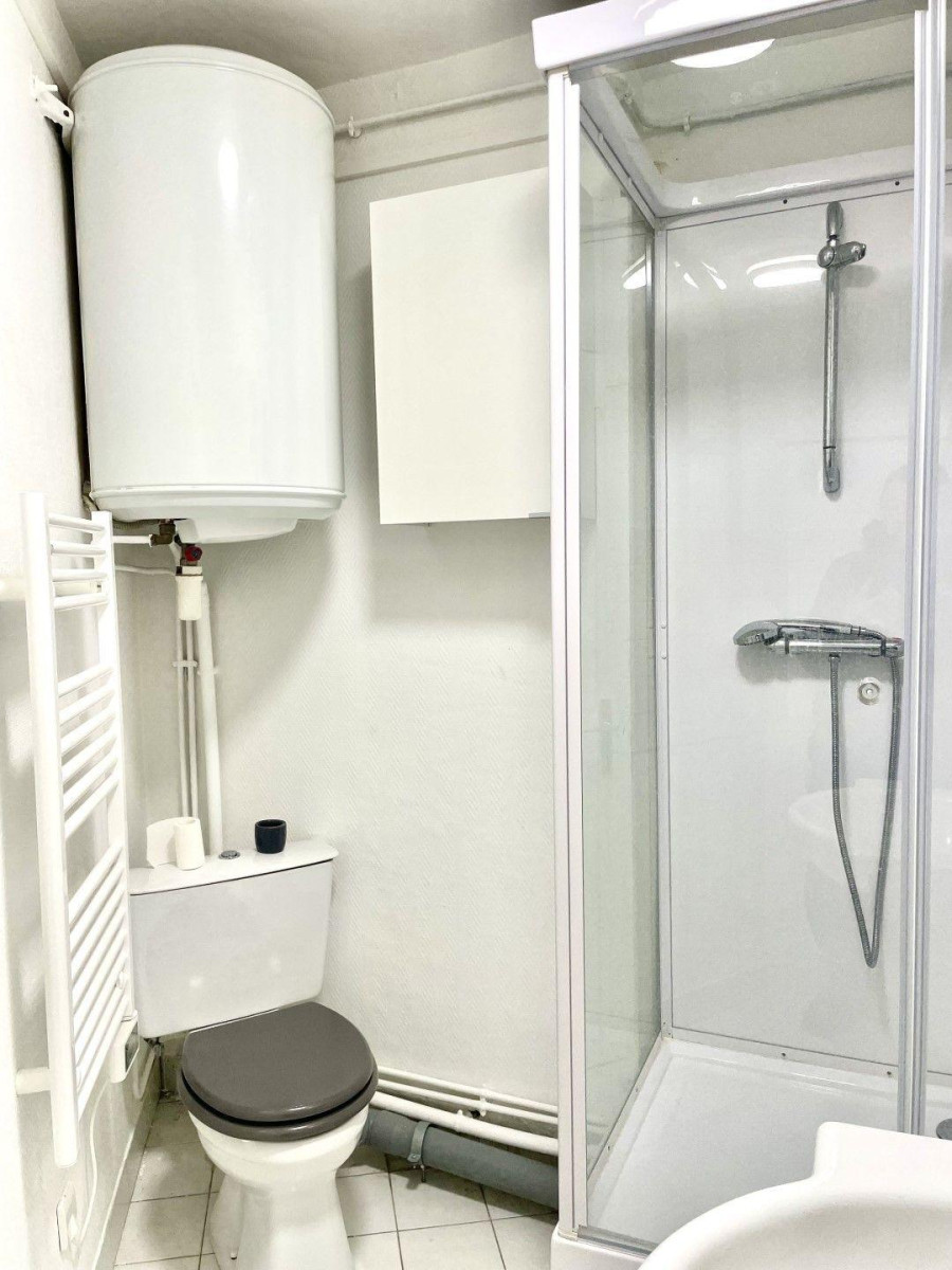 
                                                Location
                                                 Beau studio meublé 25m² en parfait état