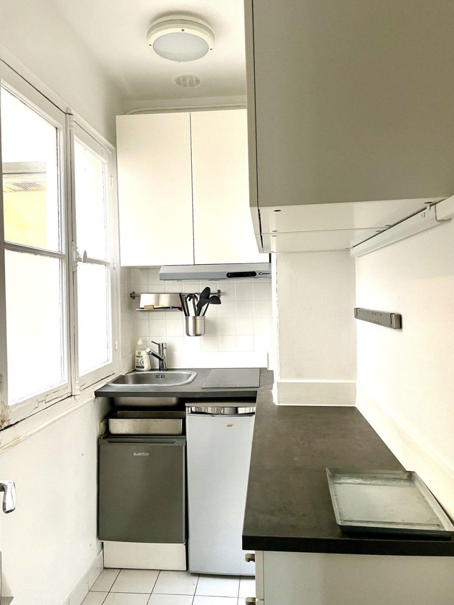 
                                                Location
                                                 Beau studio meublé 25m² en parfait état