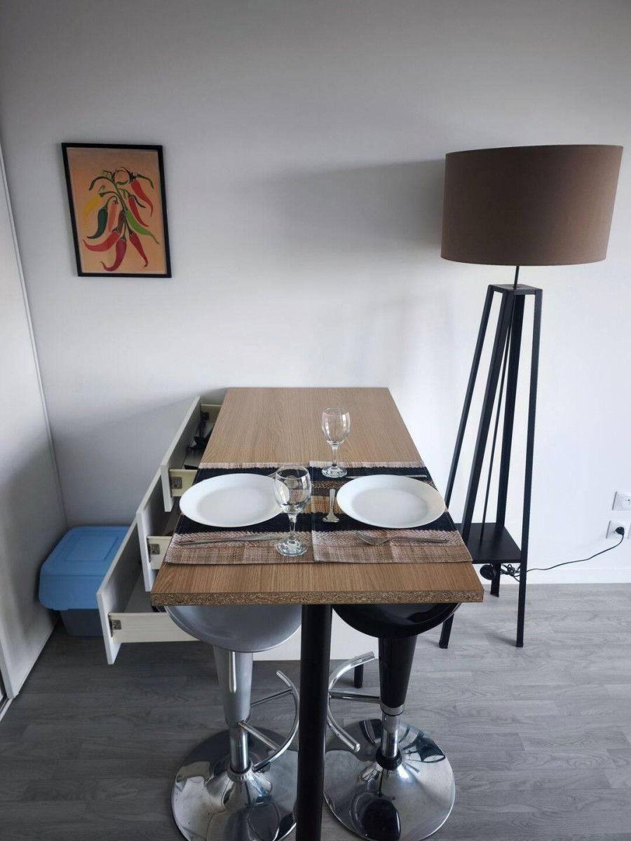 
                                                Location
                                                 Beau studio meublé 25m² neuf et lumineux