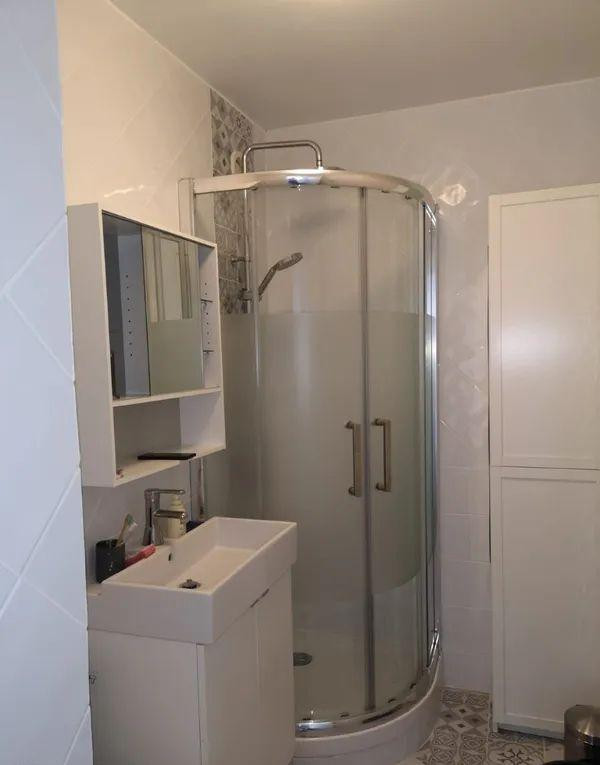 
                                                Location
                                                 Beau studio meublé 25m² Paris Alésia