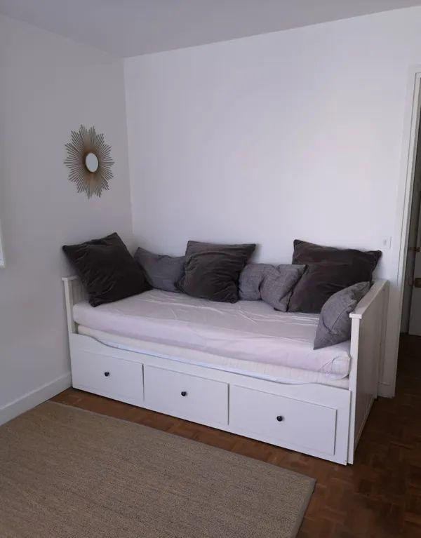 
                                                Location
                                                 Beau studio meublé 25m² Paris Alésia