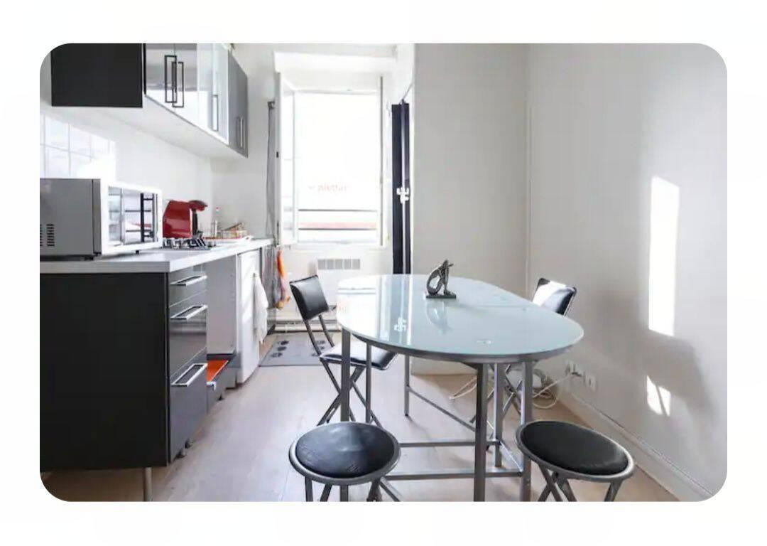 
                                                Location
                                                 Beau studio meublé 25m² Place de Clichy