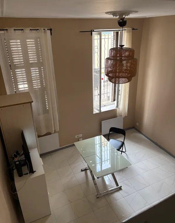 
                                                Location
                                                 Beau studio meublé 25m² refait à neuf