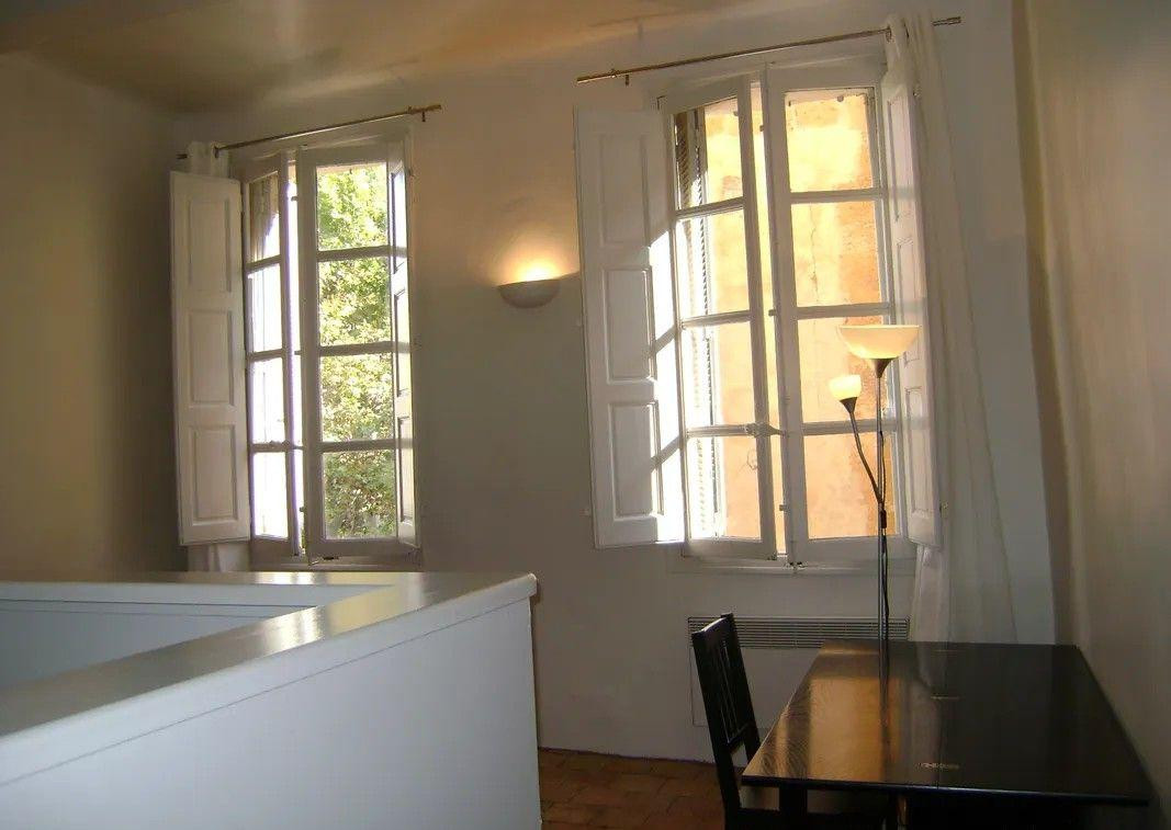 
                                                Location
                                                 Beau studio meublé 25m² refait à neuf