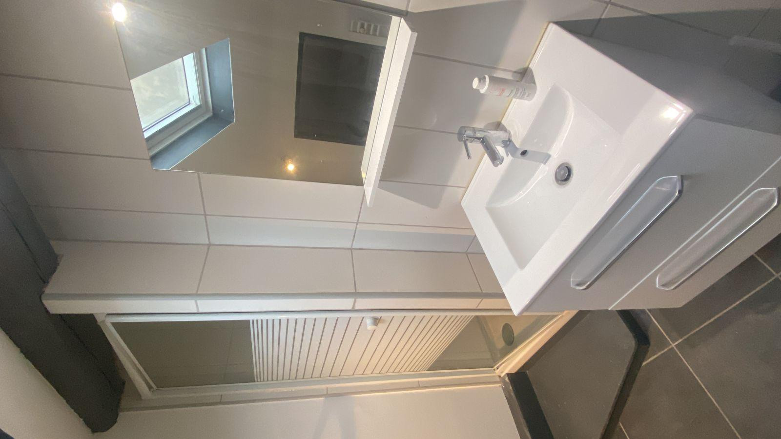 
                                                Location
                                                 Beau studio meublé 25m² refait à neuf étudiant