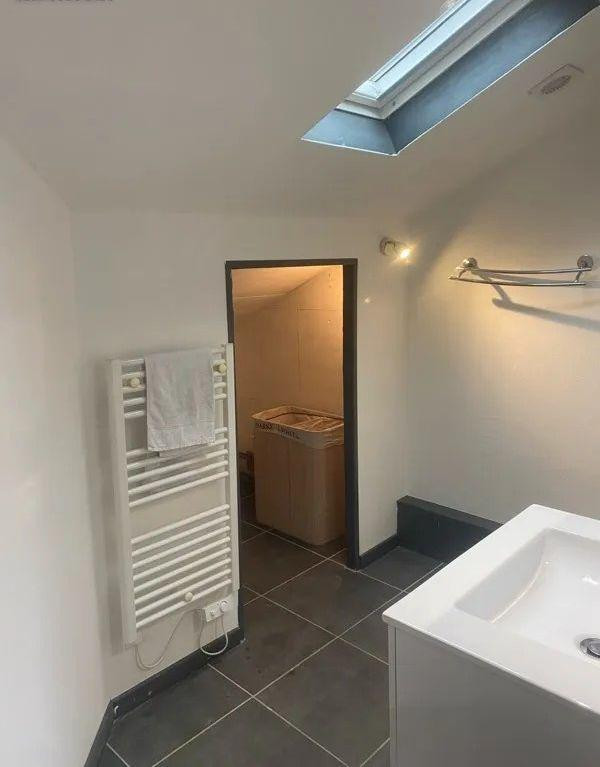 
                                                Location
                                                 Beau studio meublé 25m² refait à neuf étudiant