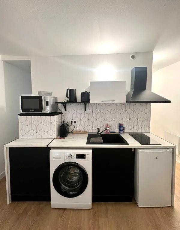 
                                                Location
                                                 Beau studio meublé 25m² rénové Place Saint-Epvre