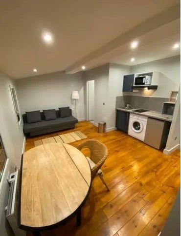 
                                                Location
                                                 Beau studio meublé 25m² rue Faubourg Bonnefoy