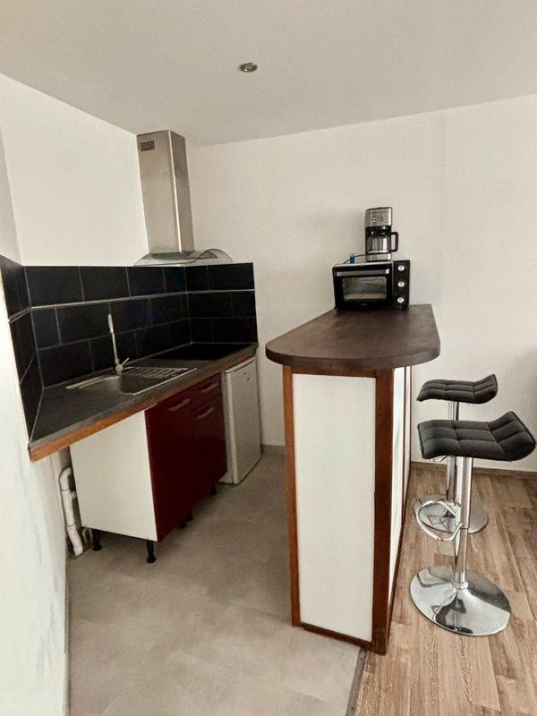 
                                                Location
                                                 Beau studio meublé 26 m² idéal pour étudiant(e)