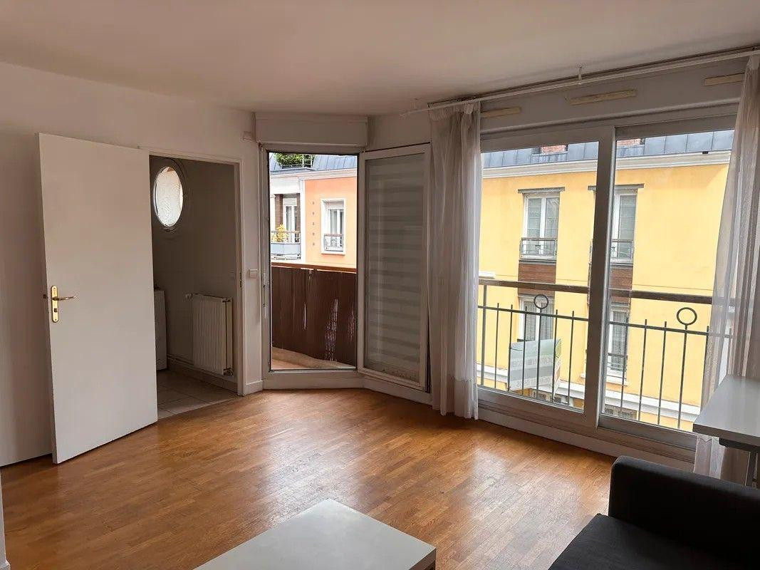 
                                                Location
                                                 Beau studio meublé 26m²