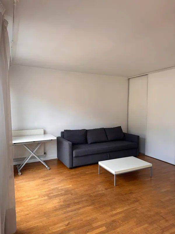 
                                                Location
                                                 Beau studio meublé 26m²