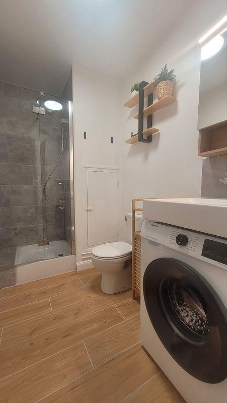 
                                                Location
                                                 Beau studio meublé 26m ²