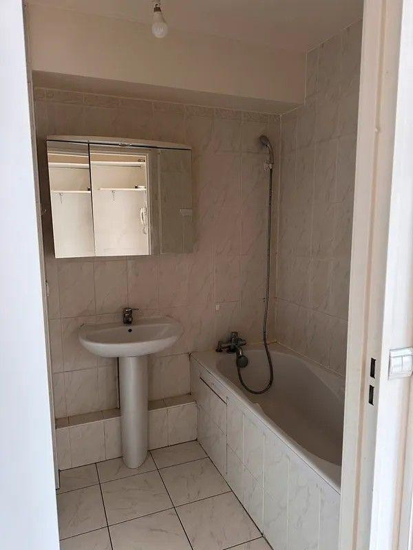 
                                                Location
                                                 Beau studio meublé 26m²