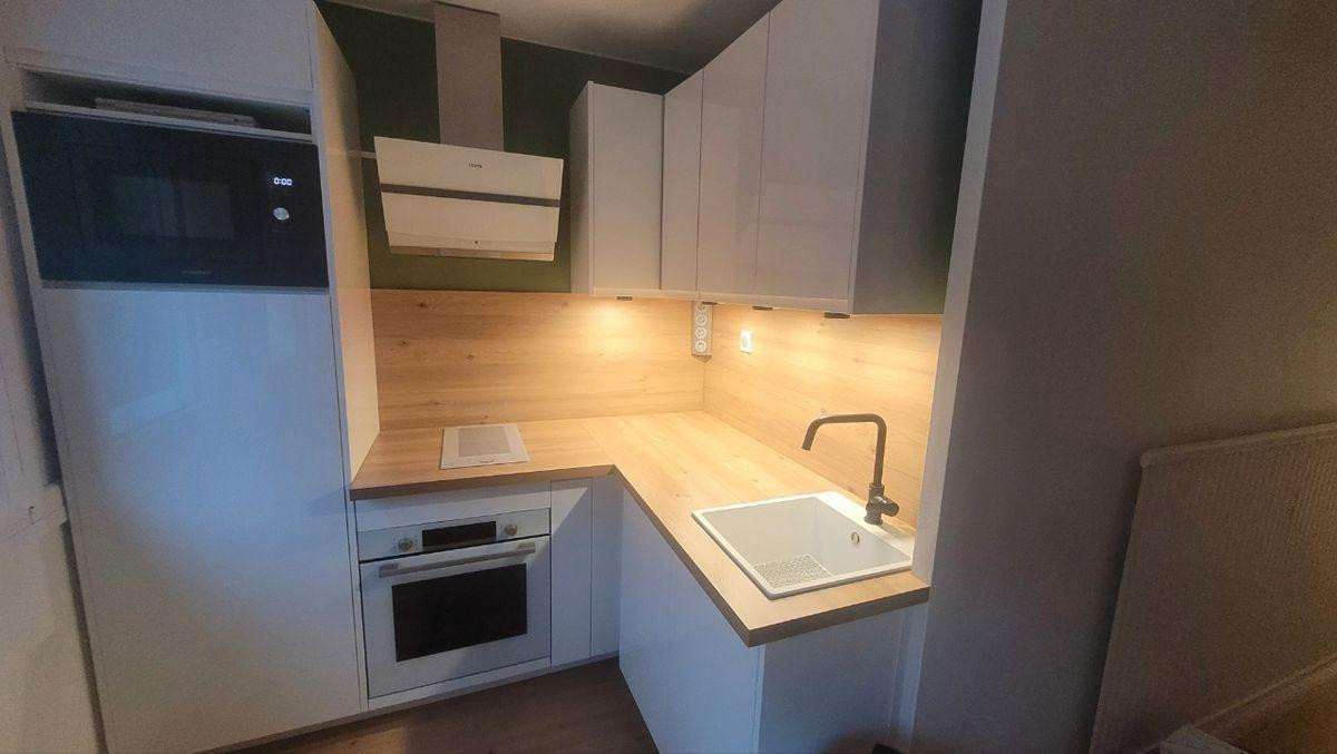 
                                                Location
                                                 Beau studio meublé 26m ²