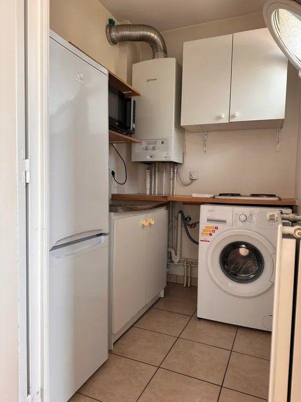 
                                                Location
                                                 Beau studio meublé 26m²