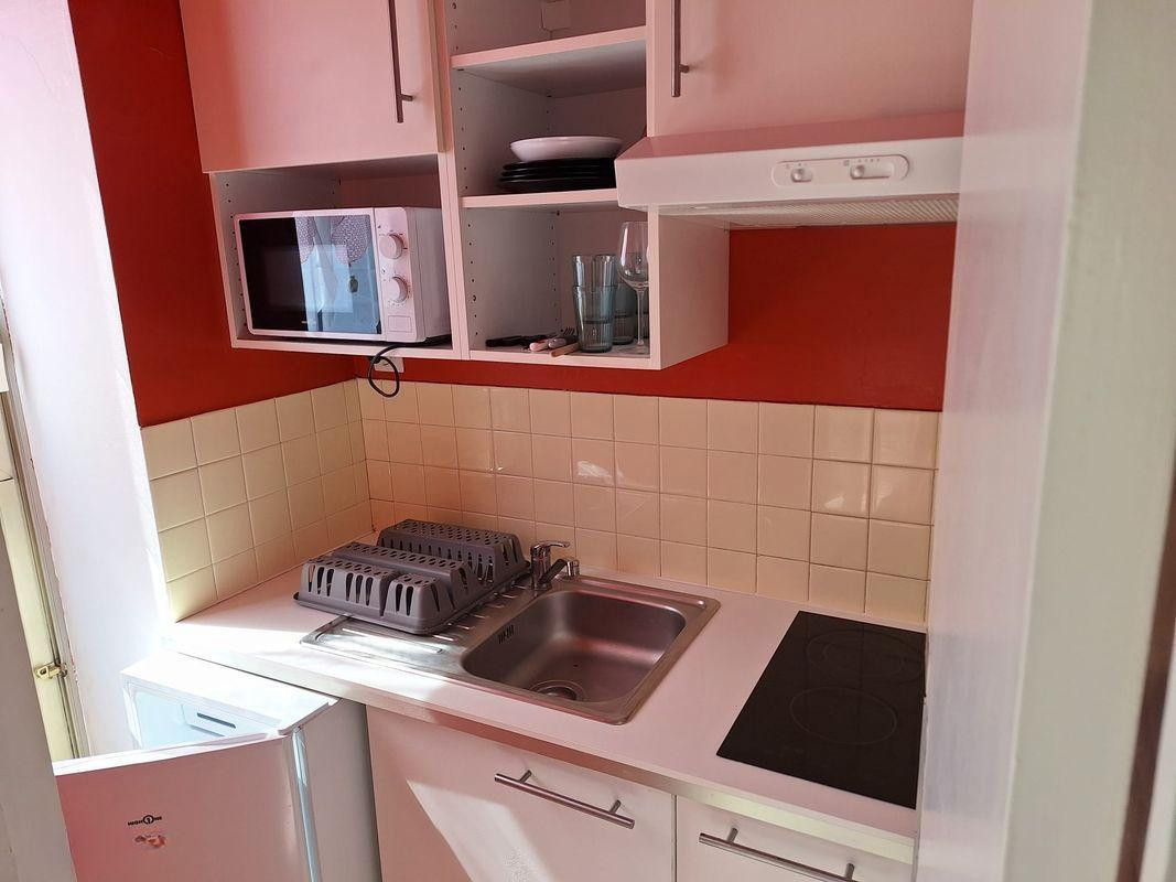 
                                                Location
                                                 Beau studio meublé 26m²