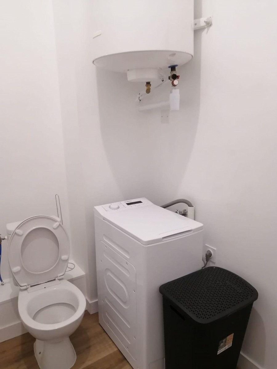 
                                                Location
                                                 Beau studio meublé 26m²